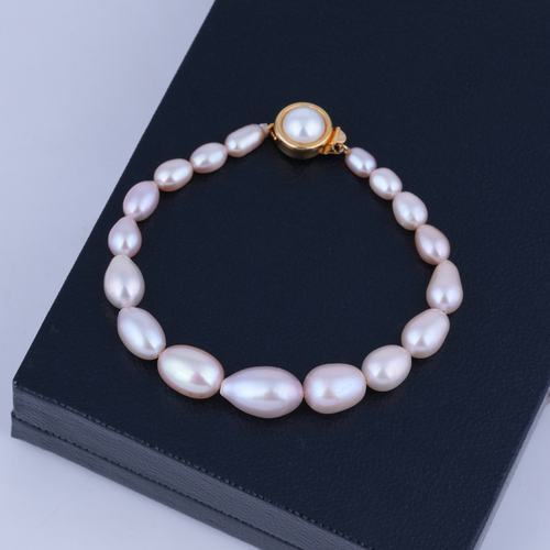 Graceful Rosaline Oval Pearl Bracelet