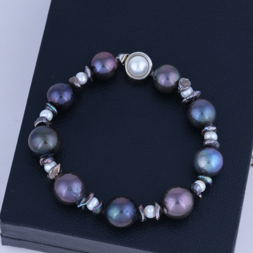 Midnight Elegance Pearl Bracelet