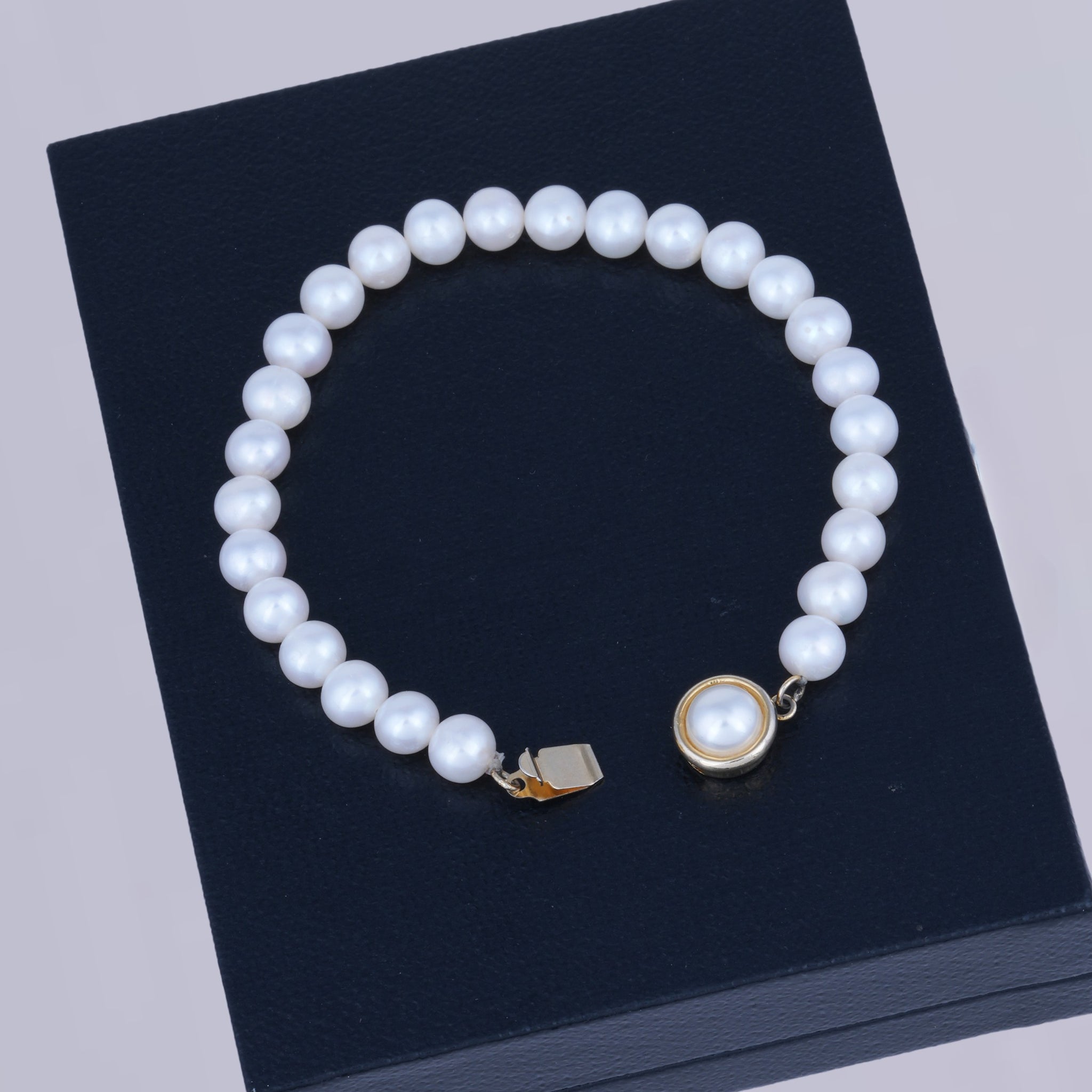 Classic White Pearl Bracelet