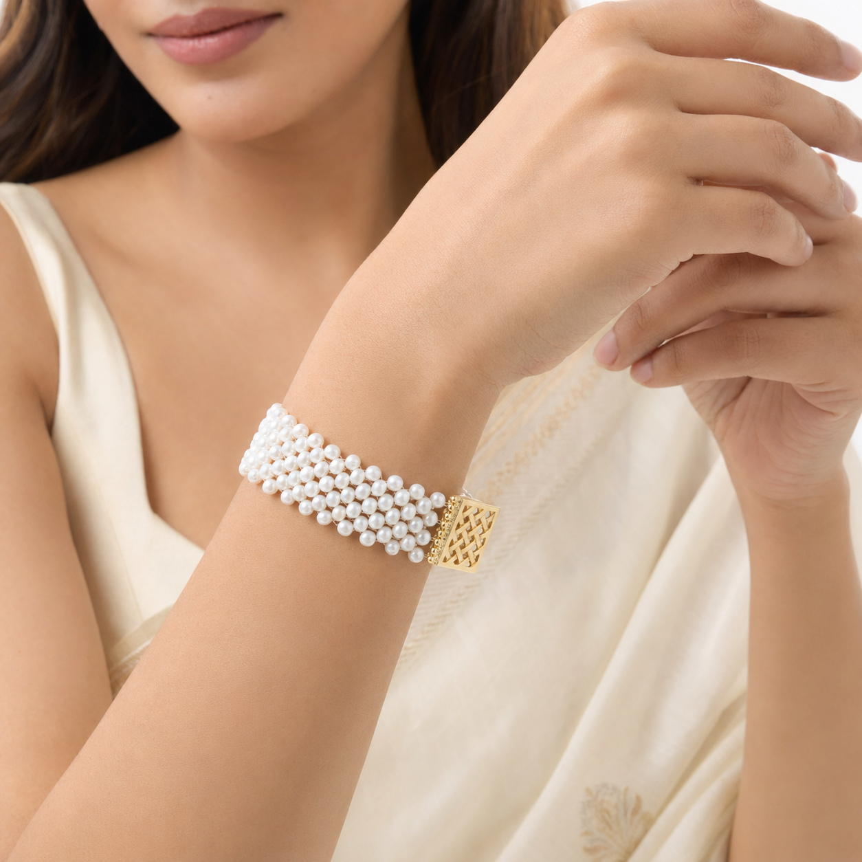 Jali White Pearl Bracelet