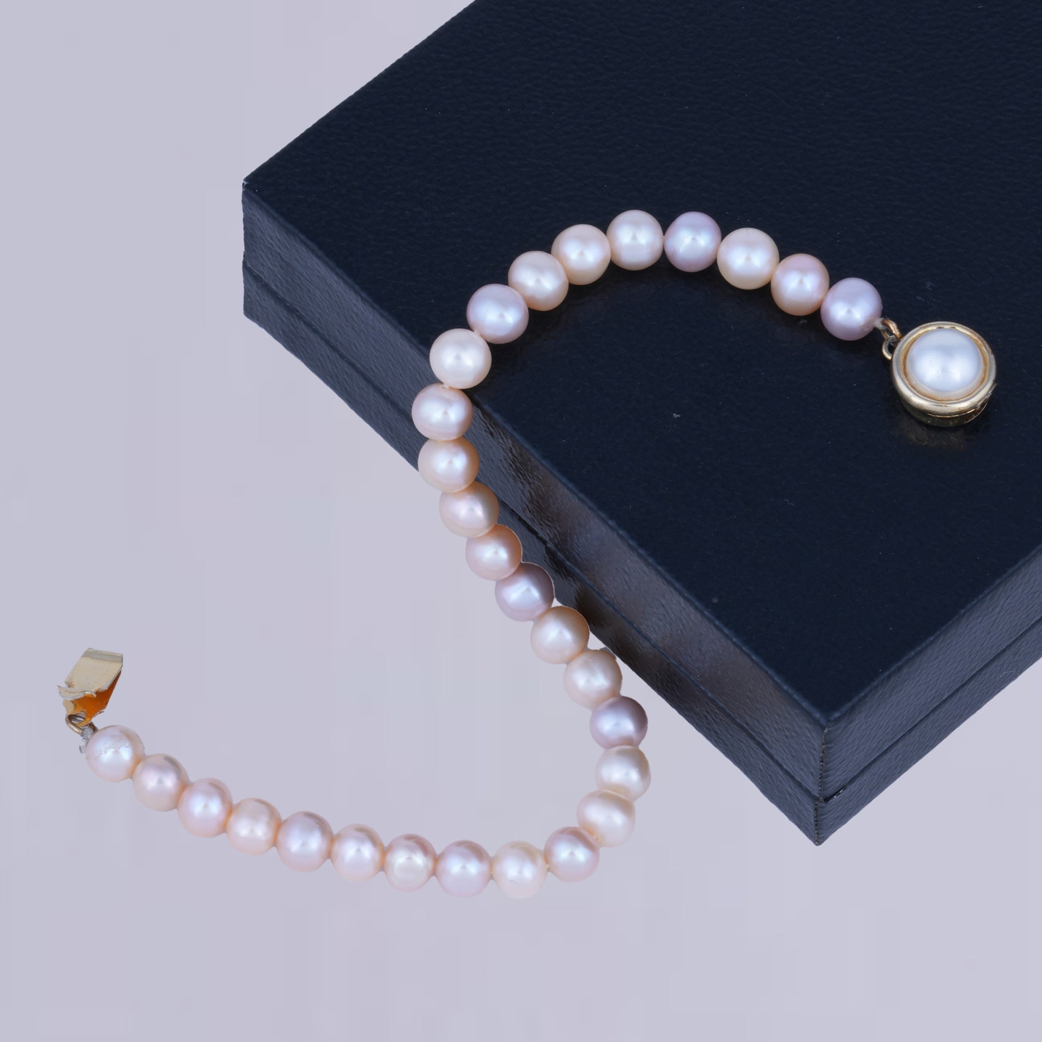 Graceful Blush Pearl Bracelet