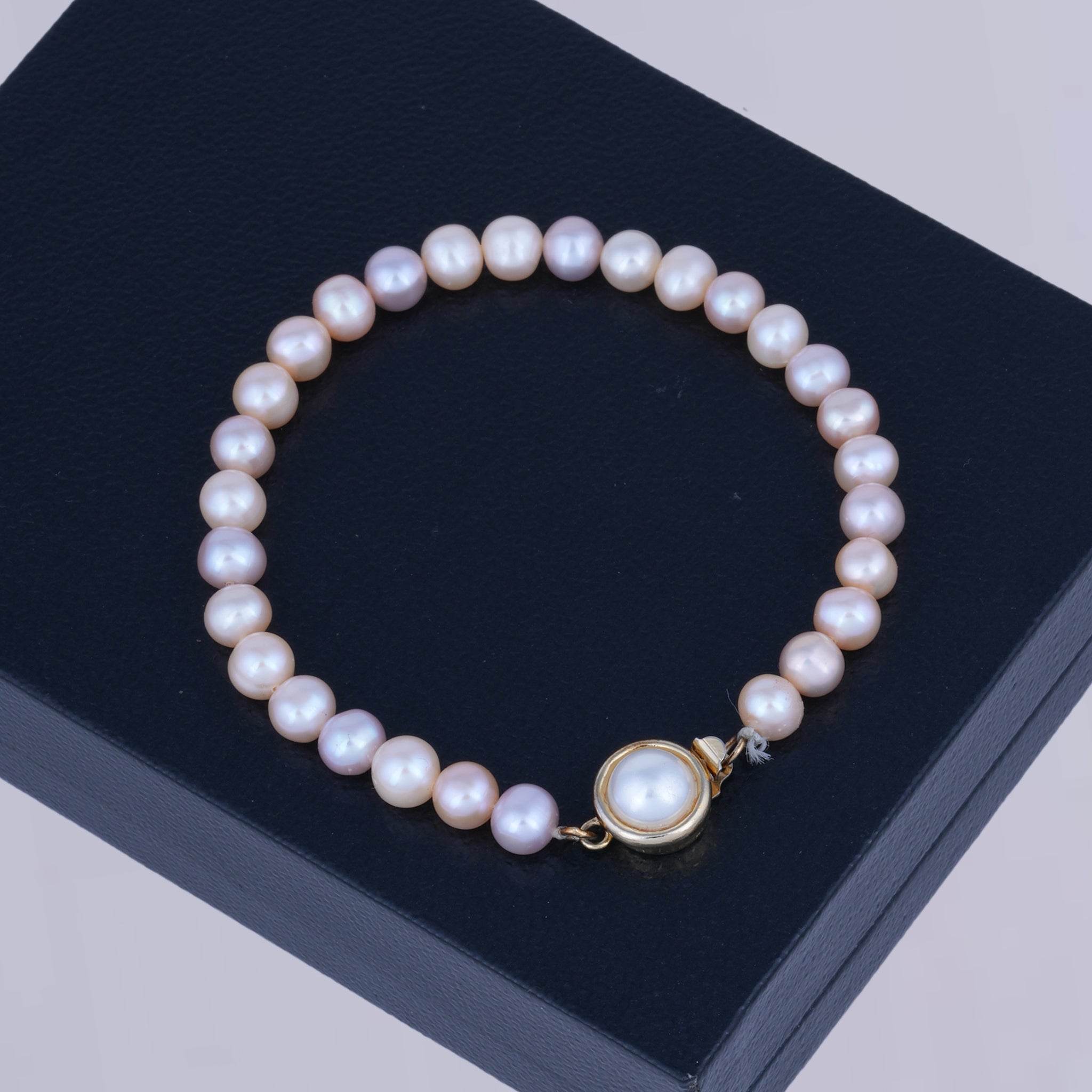 Graceful Blush Pearl Bracelet