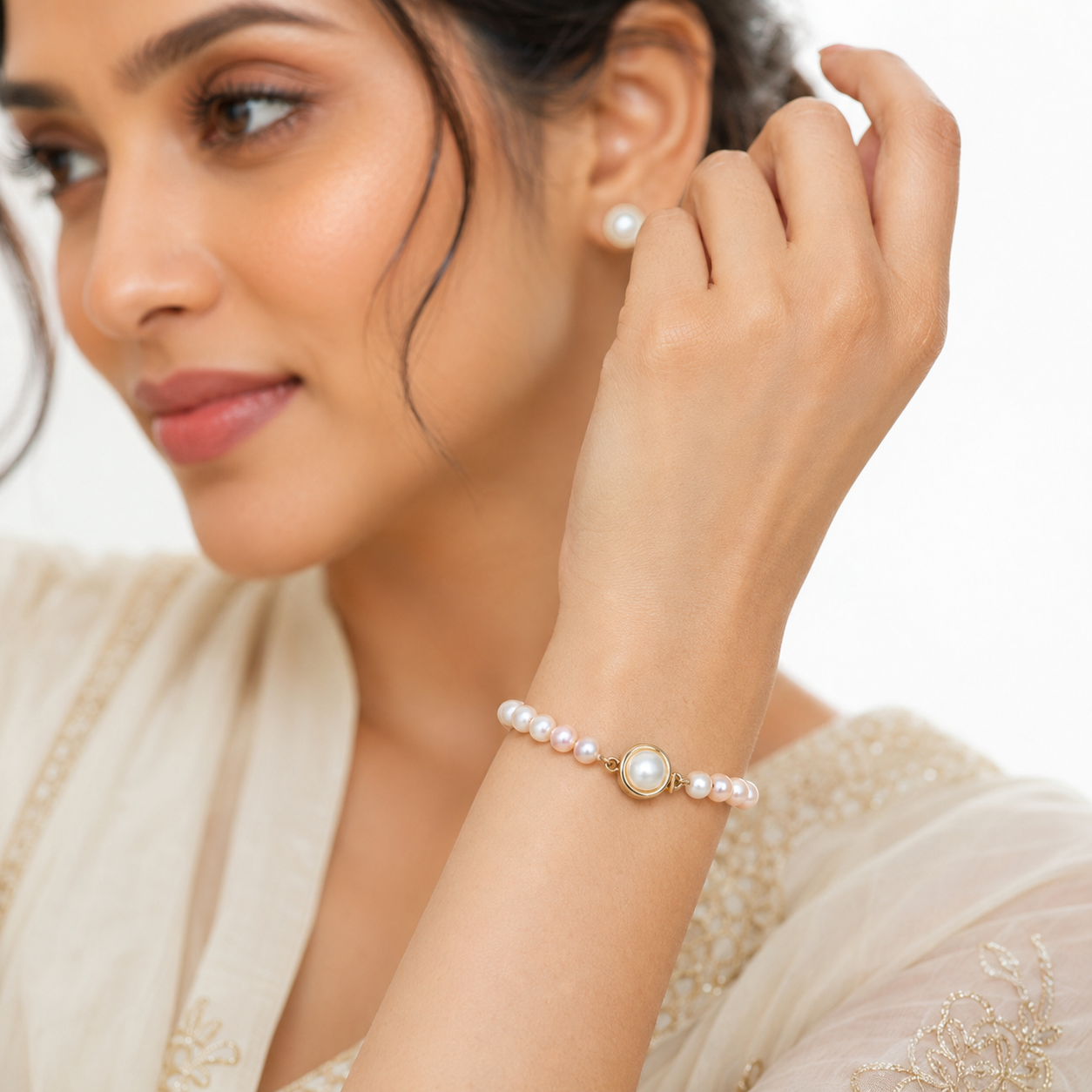 Graceful Blush Pearl Bracelet