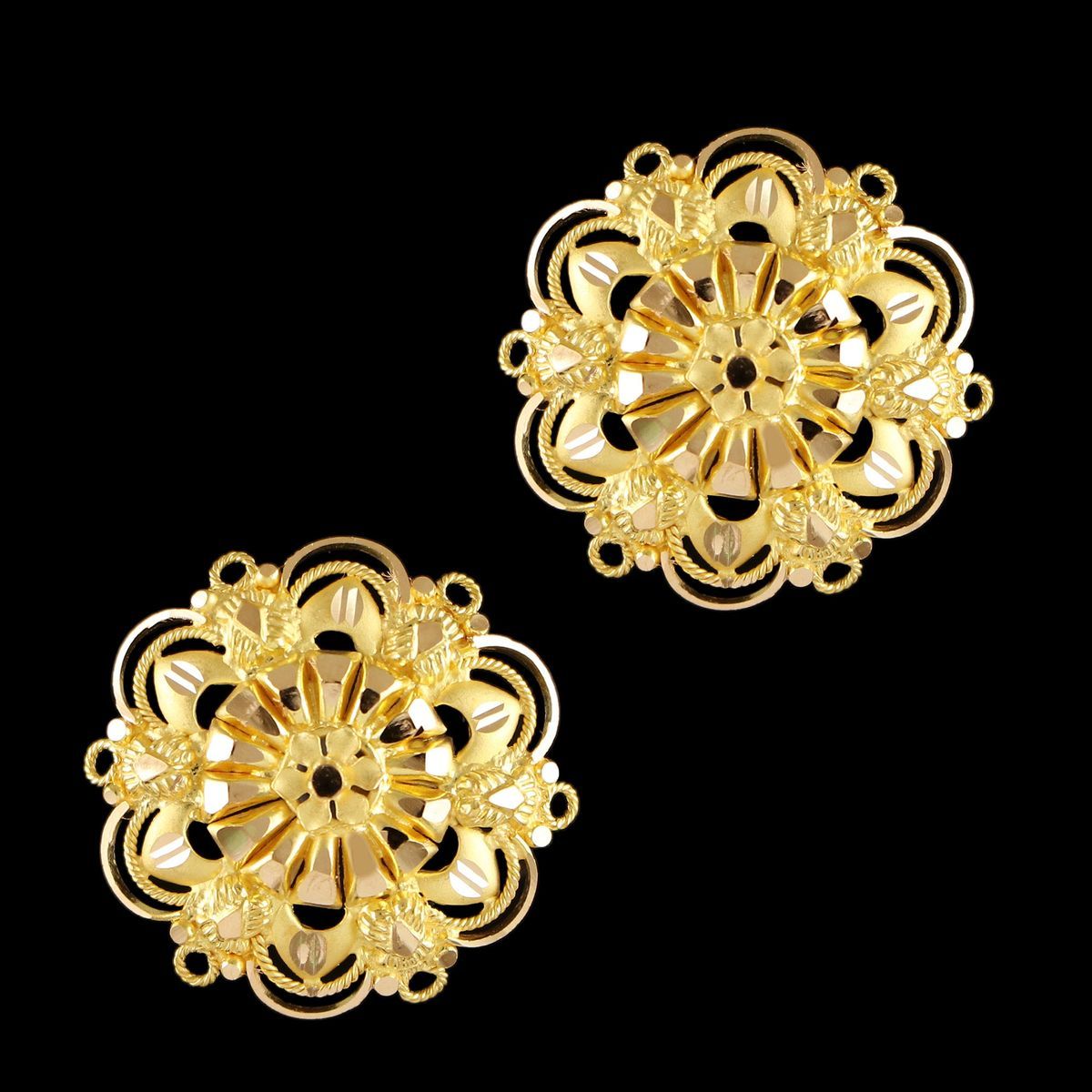 22 KT GOLD HANDMADE ( KASAI ) STUD