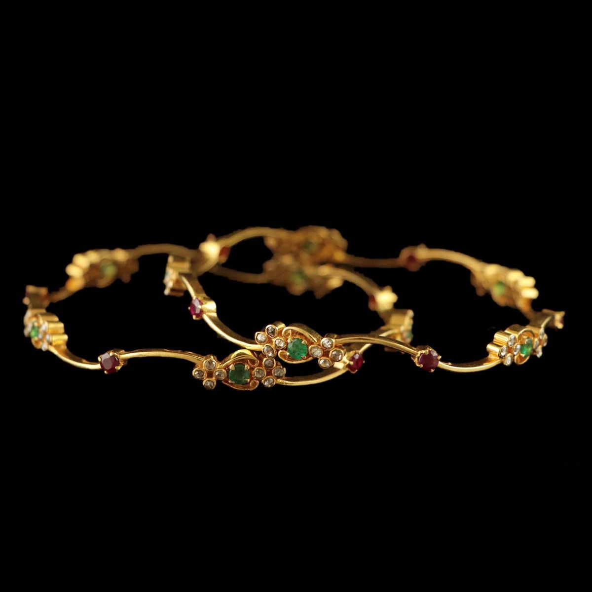 22 KT GOLD DIAMOND BANGLE