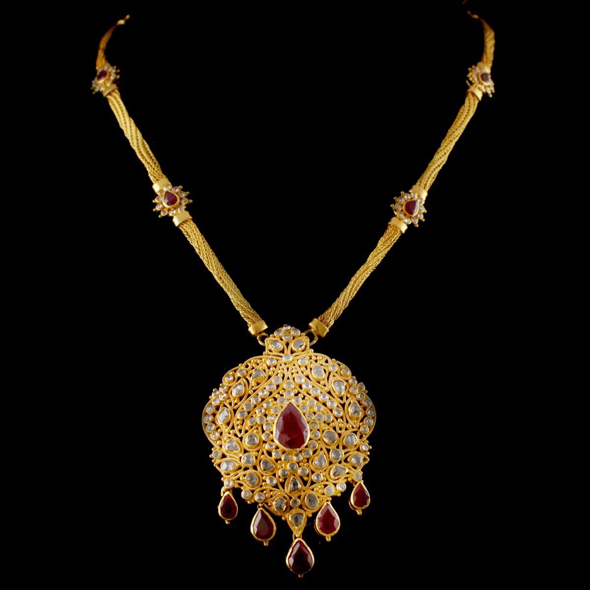 22 KT GOLD DIAMOND NECKLACE