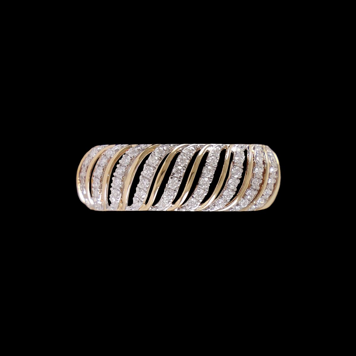 18 KT GOLD DIAMOND LADIES RING